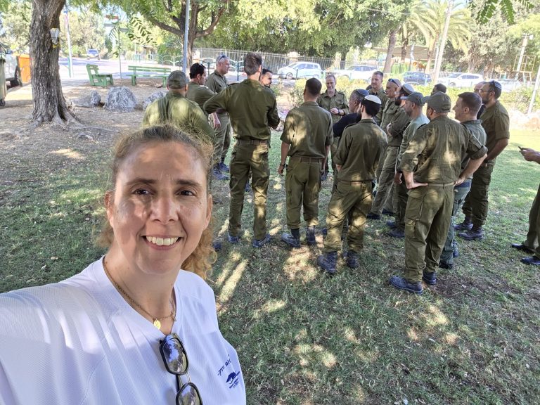 לימור רביד הנחיית סדנאות מנהיגות במילואים